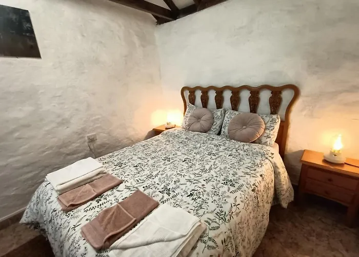 Casa Rural En El Parque Nacional De Garajonay En La Isla De La Gomera, Alonso Y Carmen